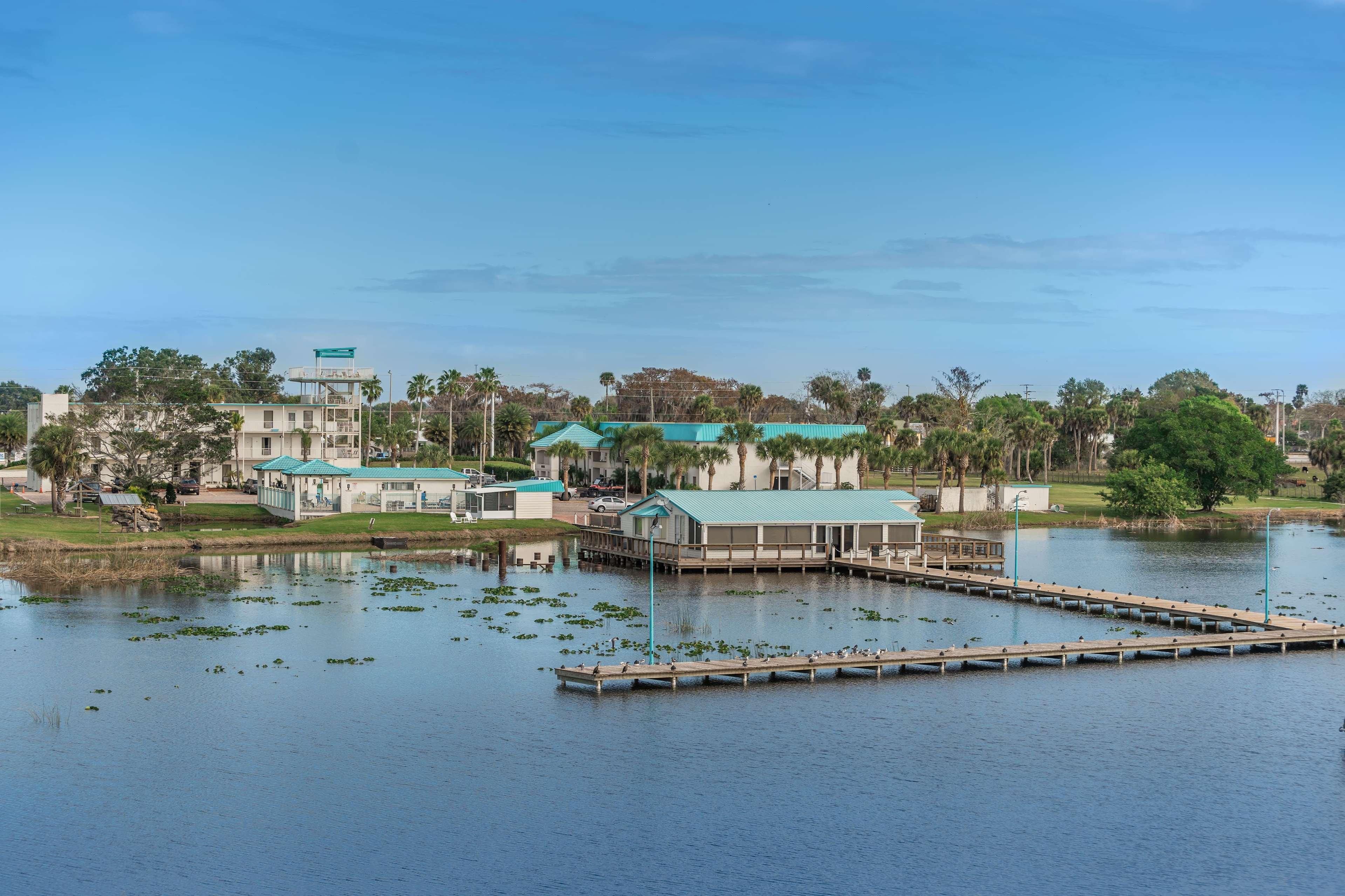 Days Inn & Suites By Wyndham Lake Окичоби Экстерьер фото