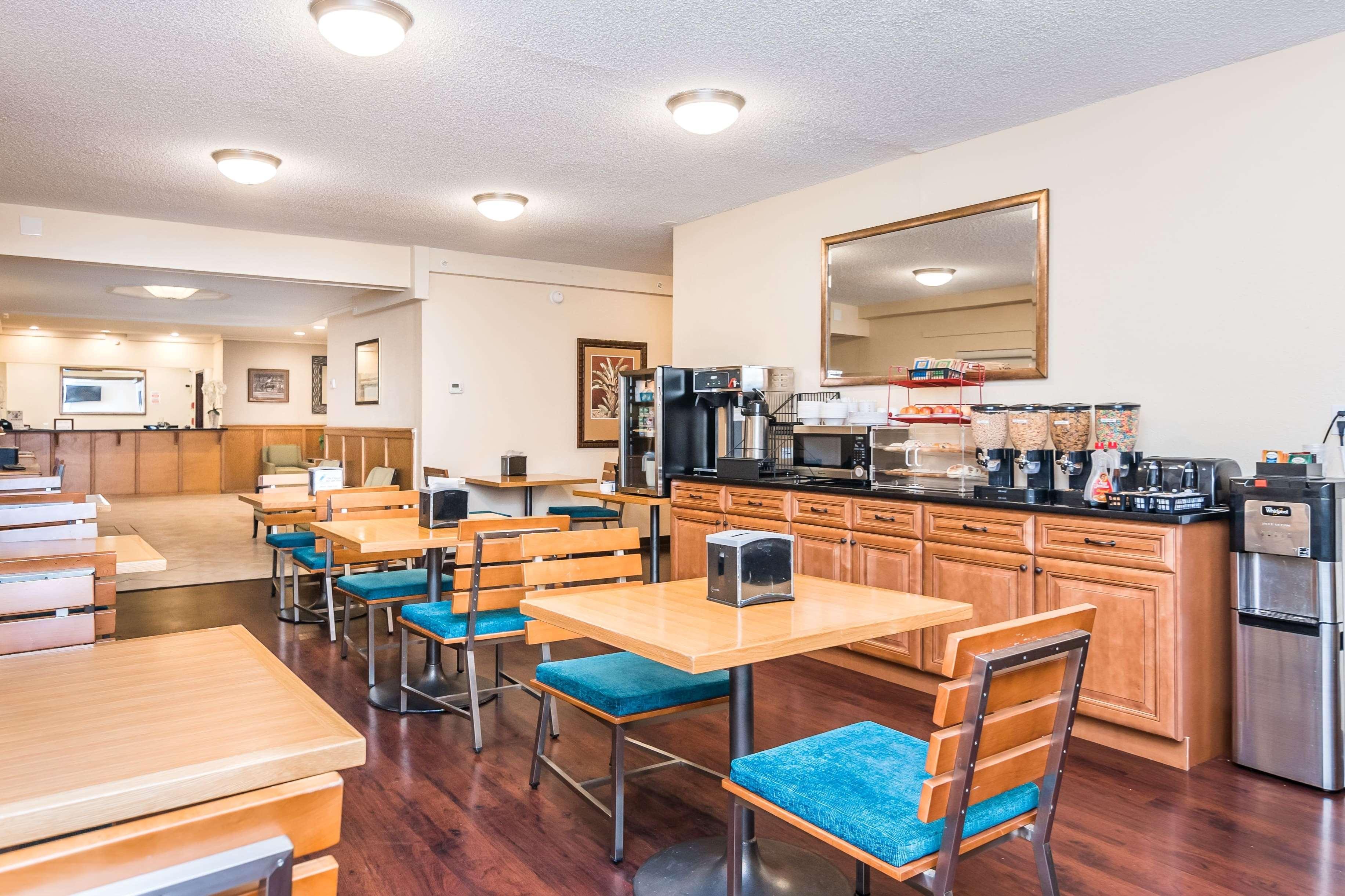 Days Inn & Suites By Wyndham Lake Окичоби Экстерьер фото