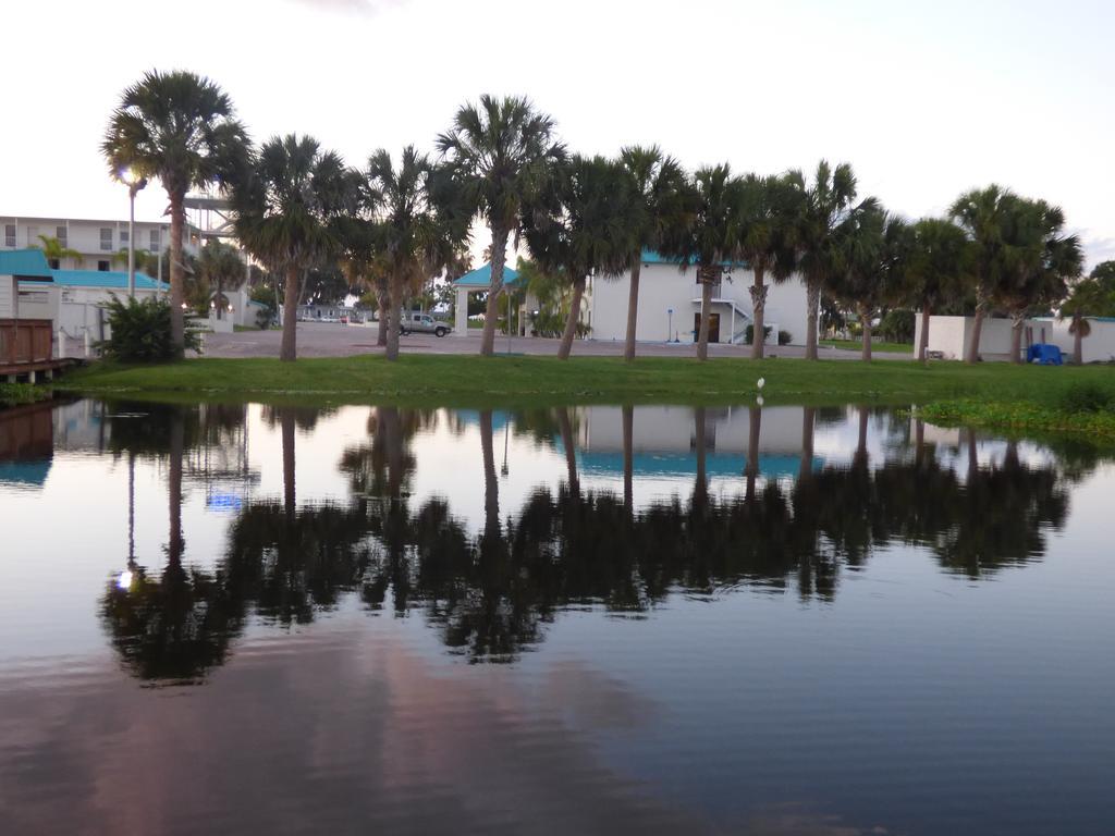 Days Inn & Suites By Wyndham Lake Окичоби Экстерьер фото