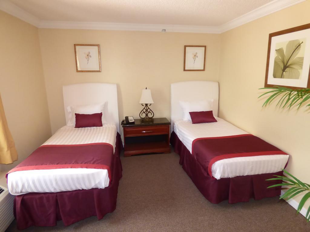 Days Inn & Suites By Wyndham Lake Окичоби Экстерьер фото